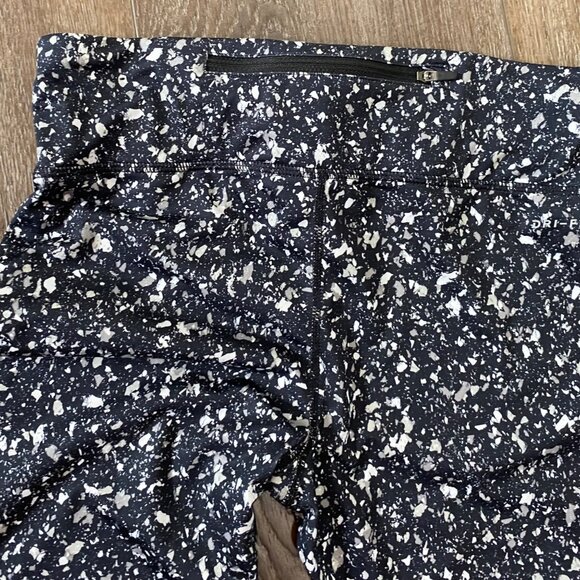 Nike Womens Black & White Abstract Print Dri-Fit Leggings With Zipper Pocket MED - Picture 4 of 6